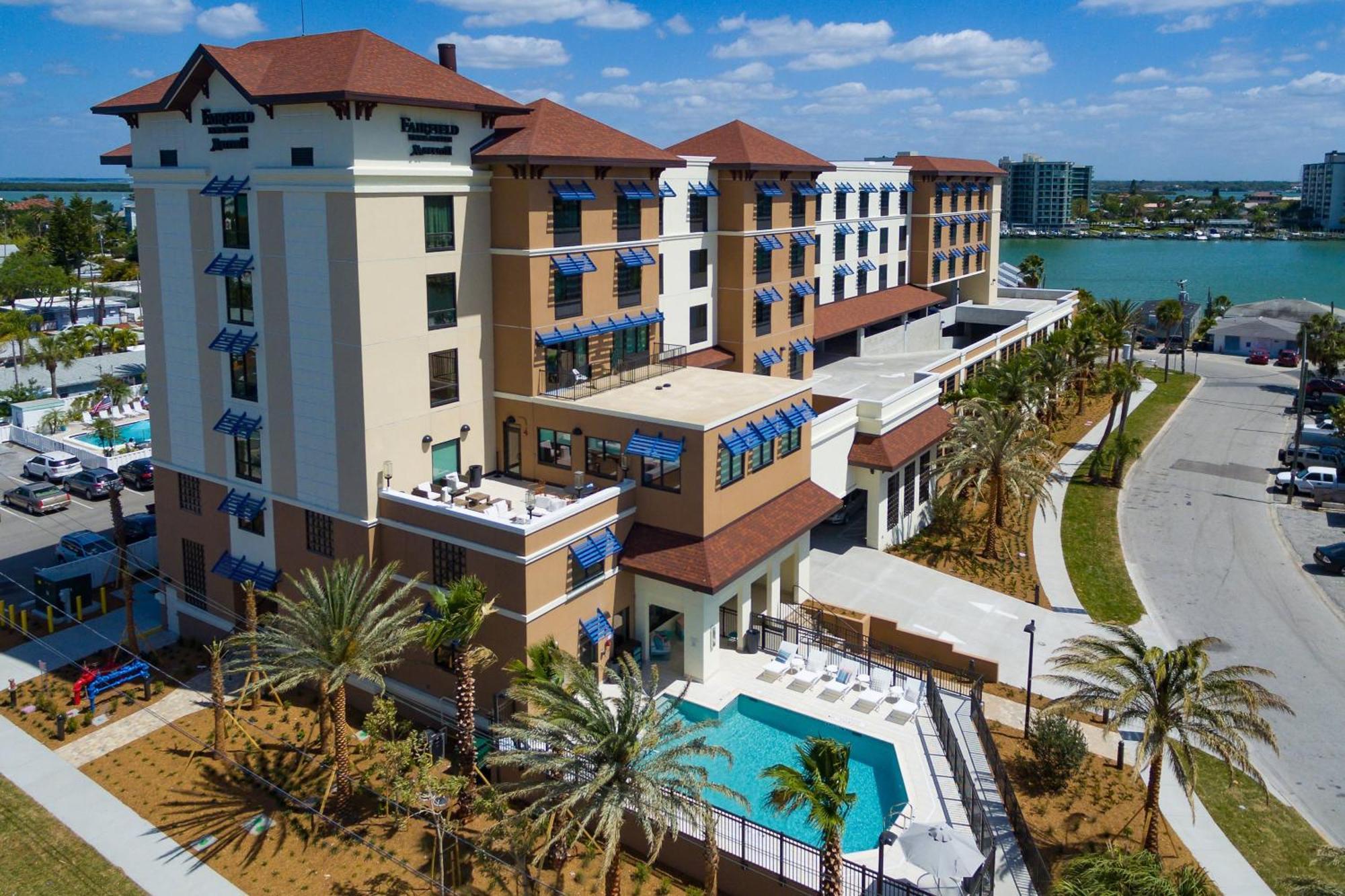 Fairfield Inn & Suites By Marriott Clearwater Beach Bagian luar foto