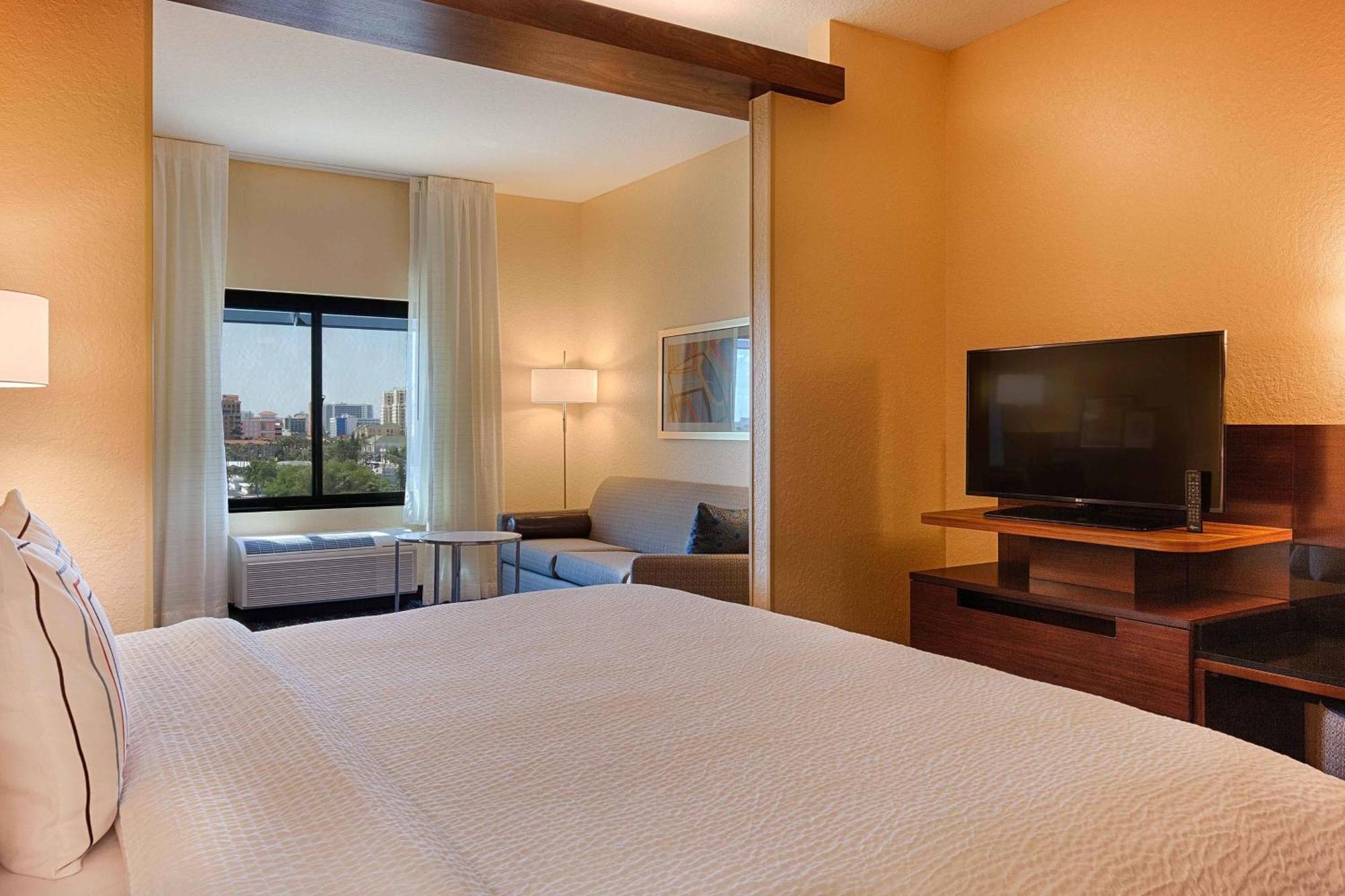 Fairfield Inn & Suites By Marriott Clearwater Beach Bagian luar foto