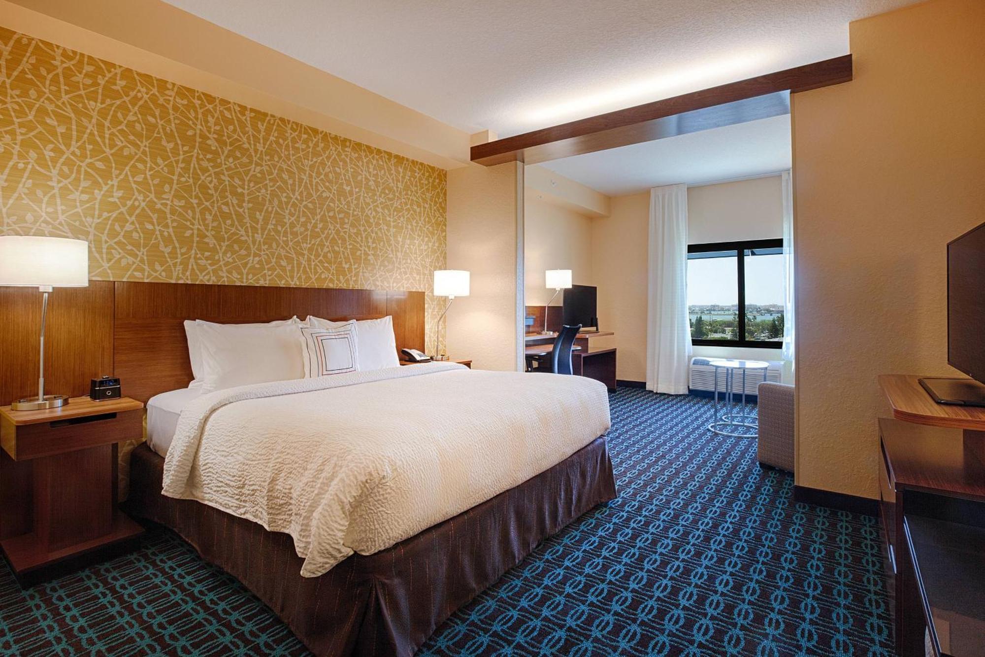 Fairfield Inn & Suites By Marriott Clearwater Beach Bagian luar foto
