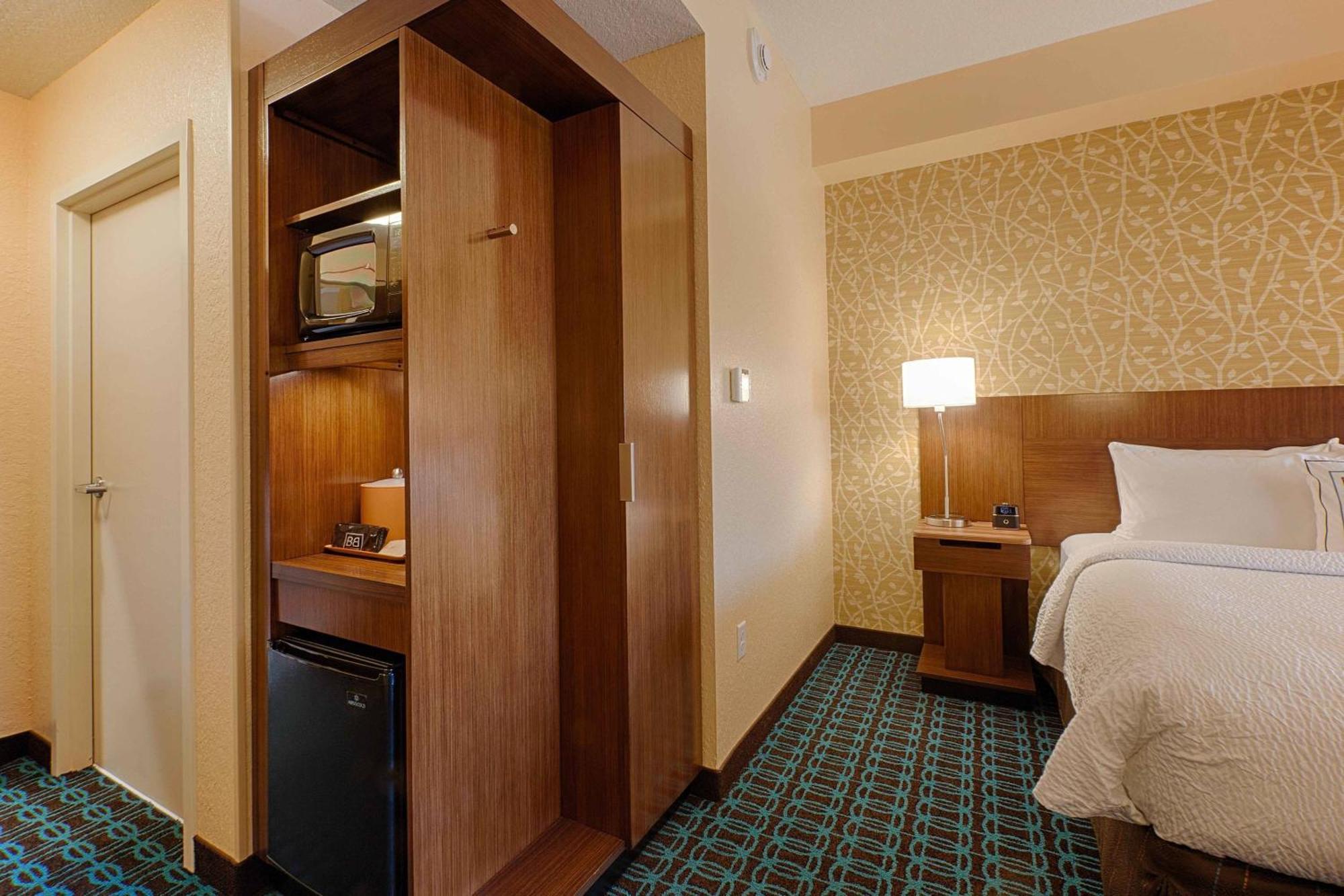 Fairfield Inn & Suites By Marriott Clearwater Beach Bagian luar foto