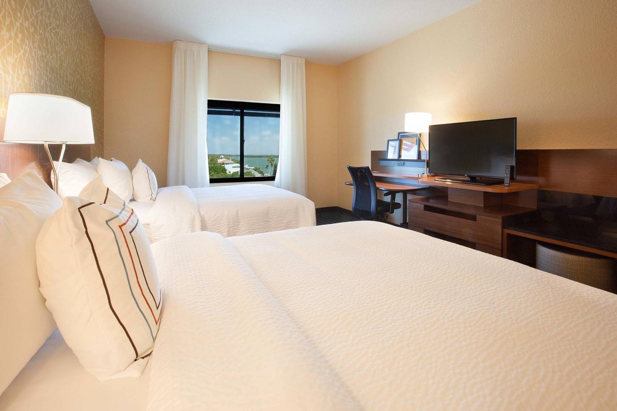 Fairfield Inn & Suites By Marriott Clearwater Beach Bagian luar foto